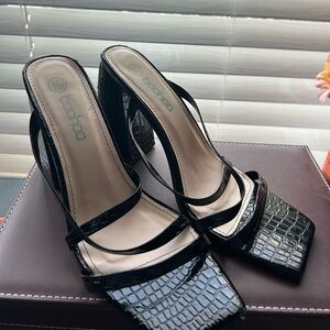 Boohoo Glossy Black Croc-Pattern Heels
